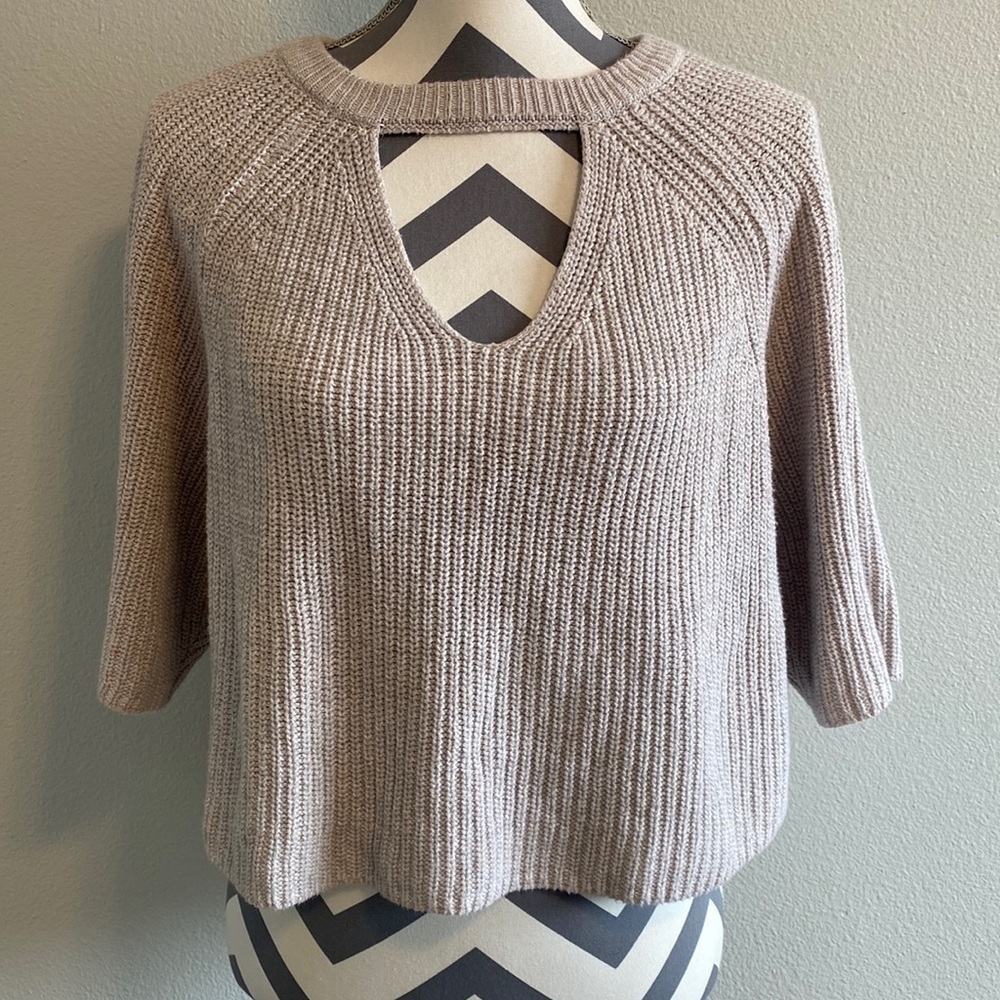 Love More~ Woman’s Cropped Cutout Keyhole Gray‎ Knit Pullover Sweater Size L